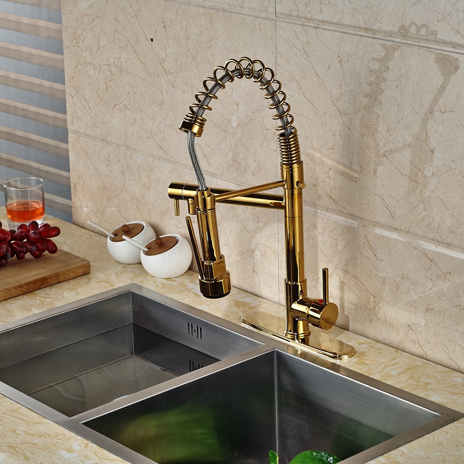 Venezuela Gold Finish Kitchen Sink Faucet with Pull Down Faucet